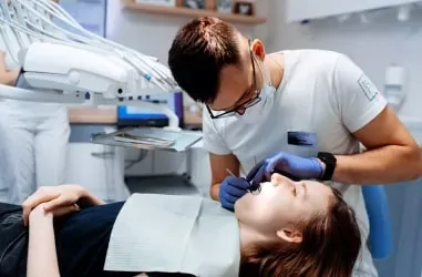 Болит зуб при накусывании: причины, что делать | DENTART Болит зуб при накусывании: причины, что делать